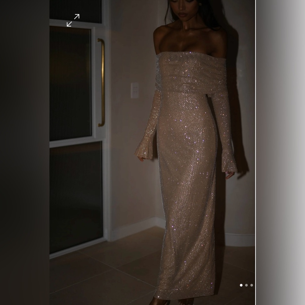 Brand new with tags Meshki MARCEL
Off Shoulder Diamante Maxi Dress - Nude